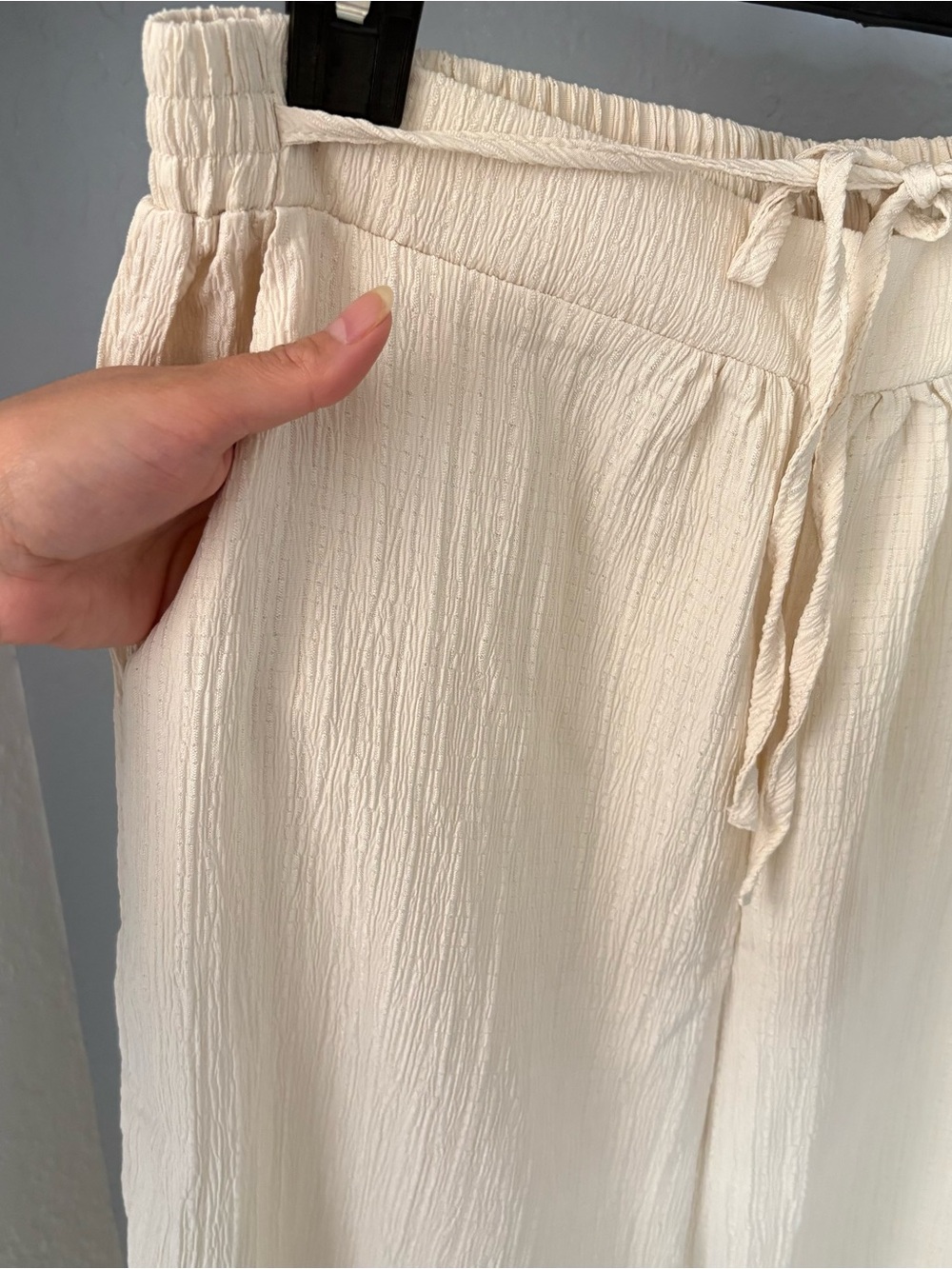Relaxed Wide-Leg Drawstring Pants - Cream - Picture 4 of 6
